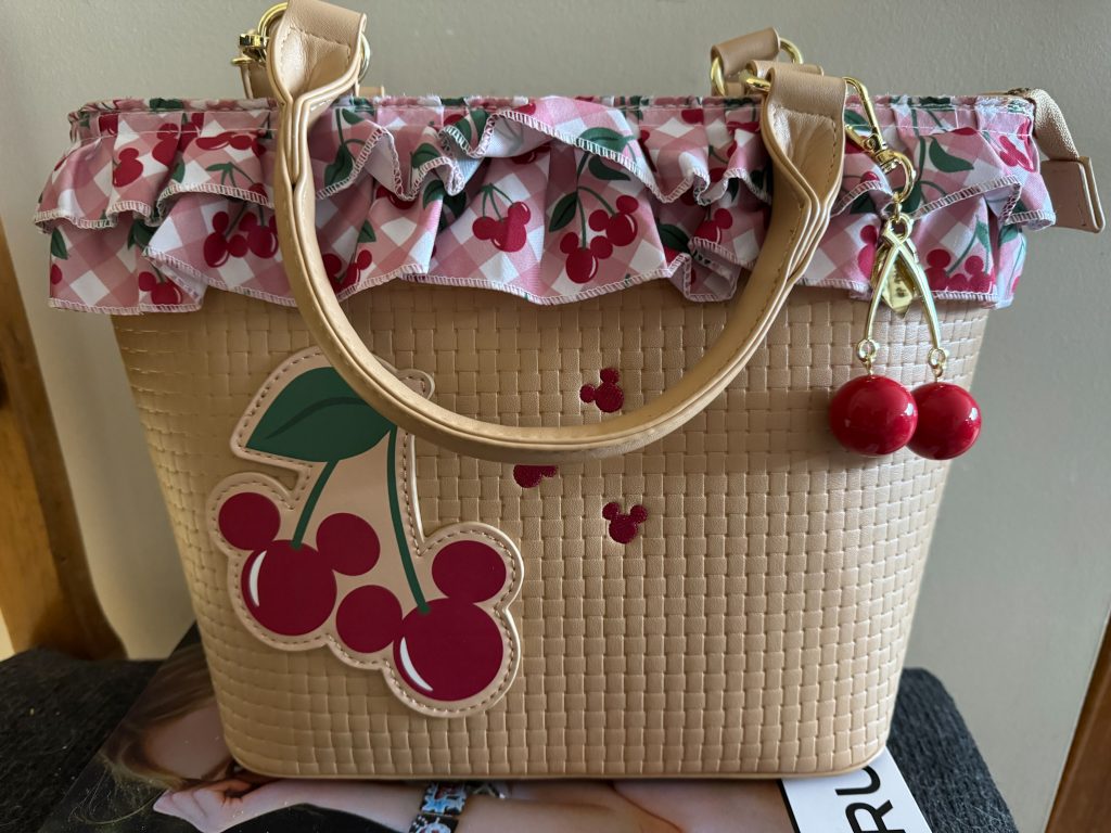 Front of picnic basket purse
